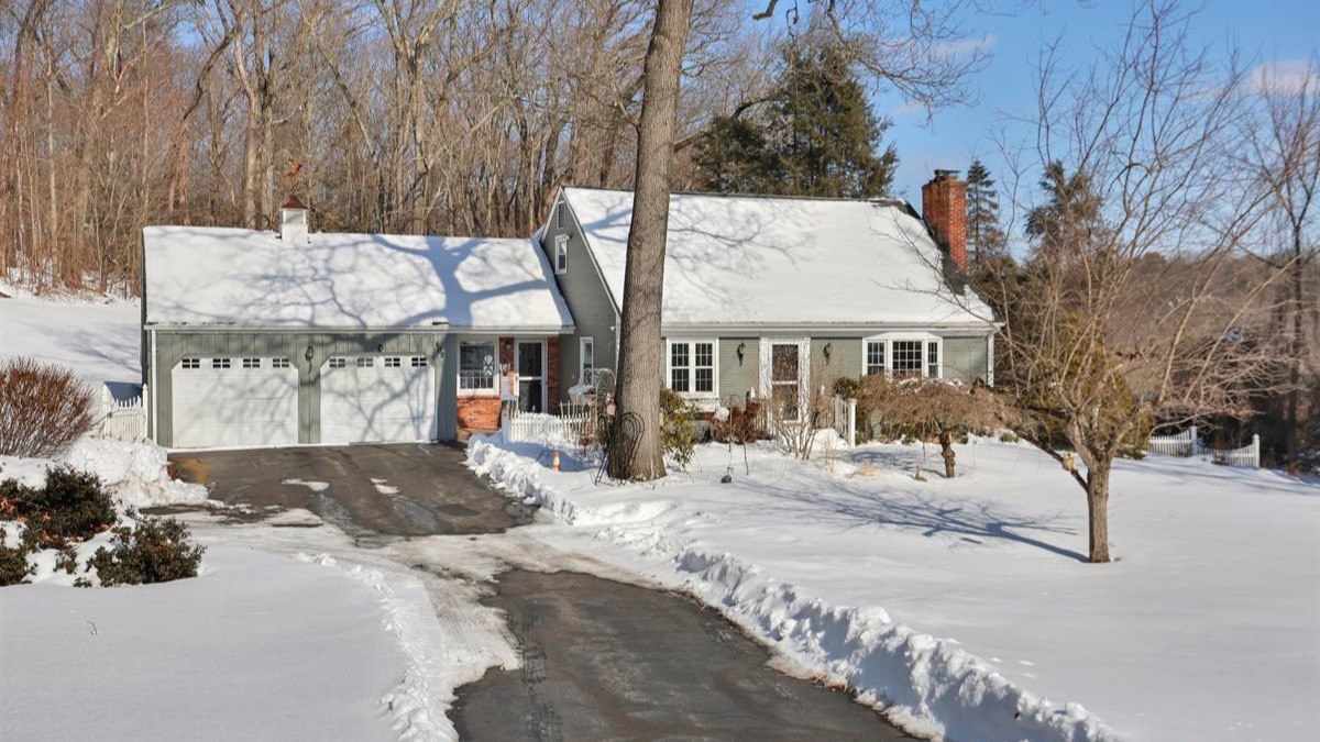 A South Glastonbury home sold by the Feery Family Team